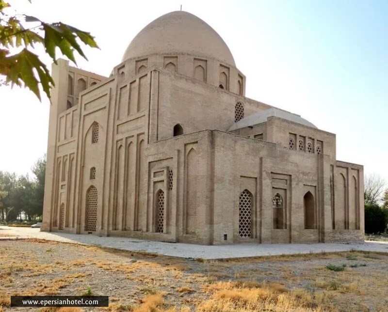 بنای گنبد هارونیه مشهد